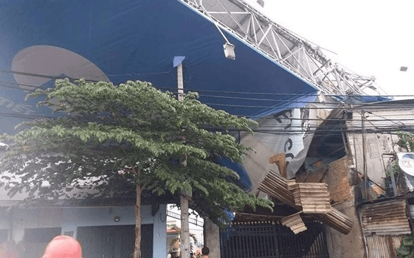 Gần biển quảng cáo, pano – Mối đe dọa từ trên cao